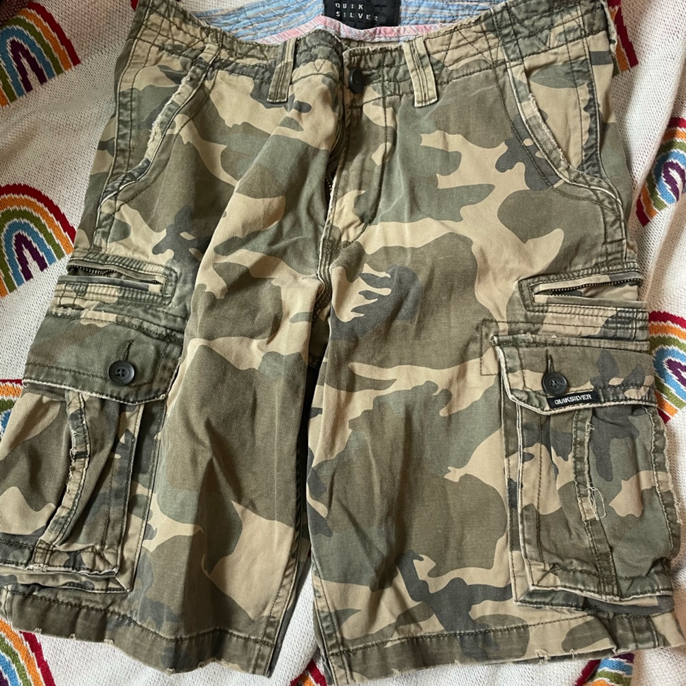 QUICKSILVER CARGO SHORTS MENS SIZE 32W